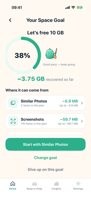 The Space Goal screen in BooClean, showing progress toward a 10 GB target with a plan listing Similar Photos and Screenshots and how much each could contribute.